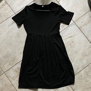 Chic Black Midi Skater Dress with Short Sleeves and Pockets! - Women’s Medium